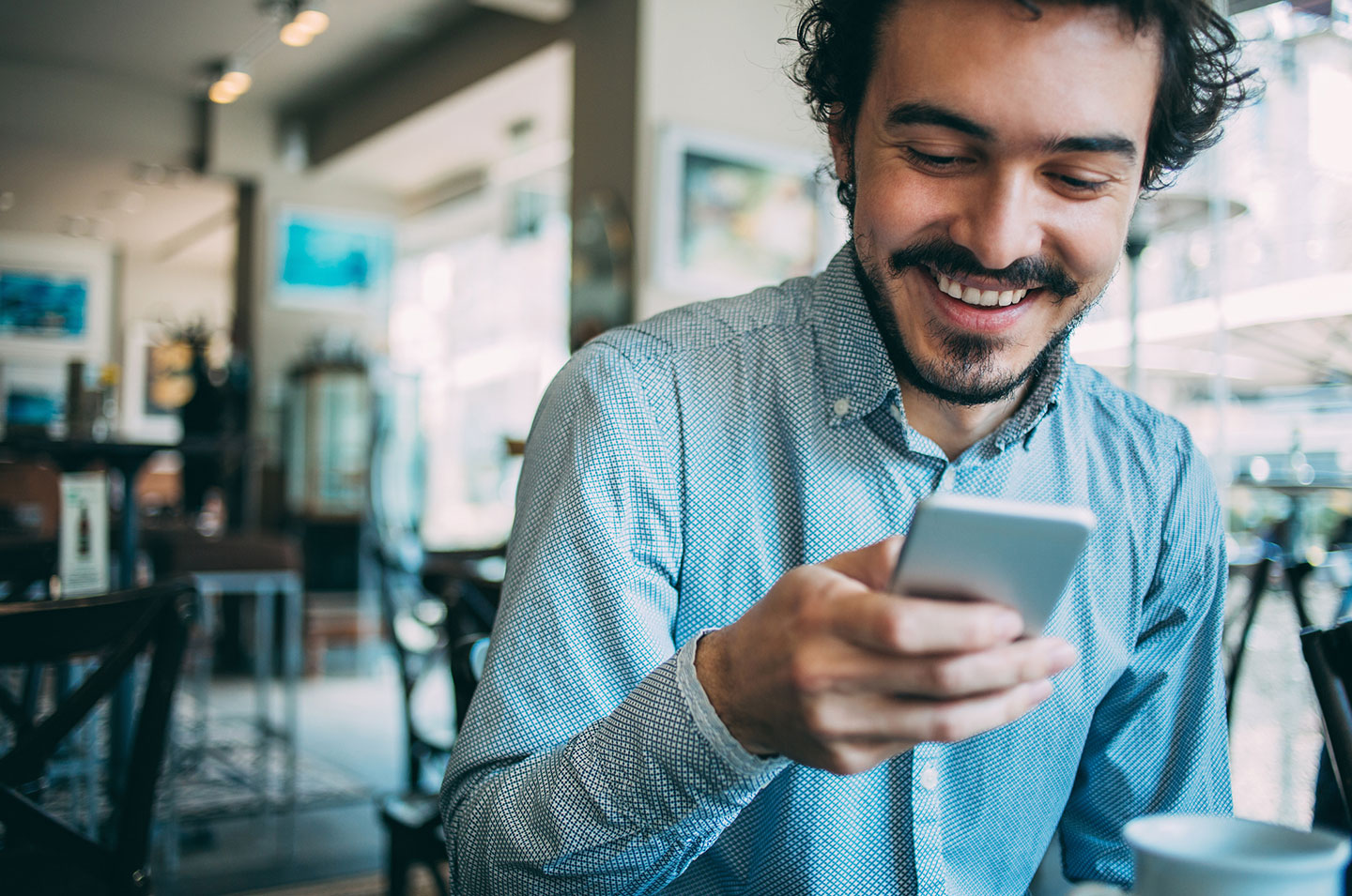 Aim marketing. Мобильный интернет в кафе. Man with smartphone. Smile man with smartphone. Man with Red smartphone.